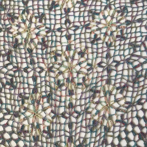 NEW Handmade English Ivy Lace Shawl, Triangular (95"L & 45"D) - Picture 8 of 14